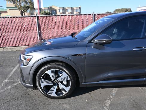 Used 2021 Audi e-tron Prestige w/ Prestige Package image 5