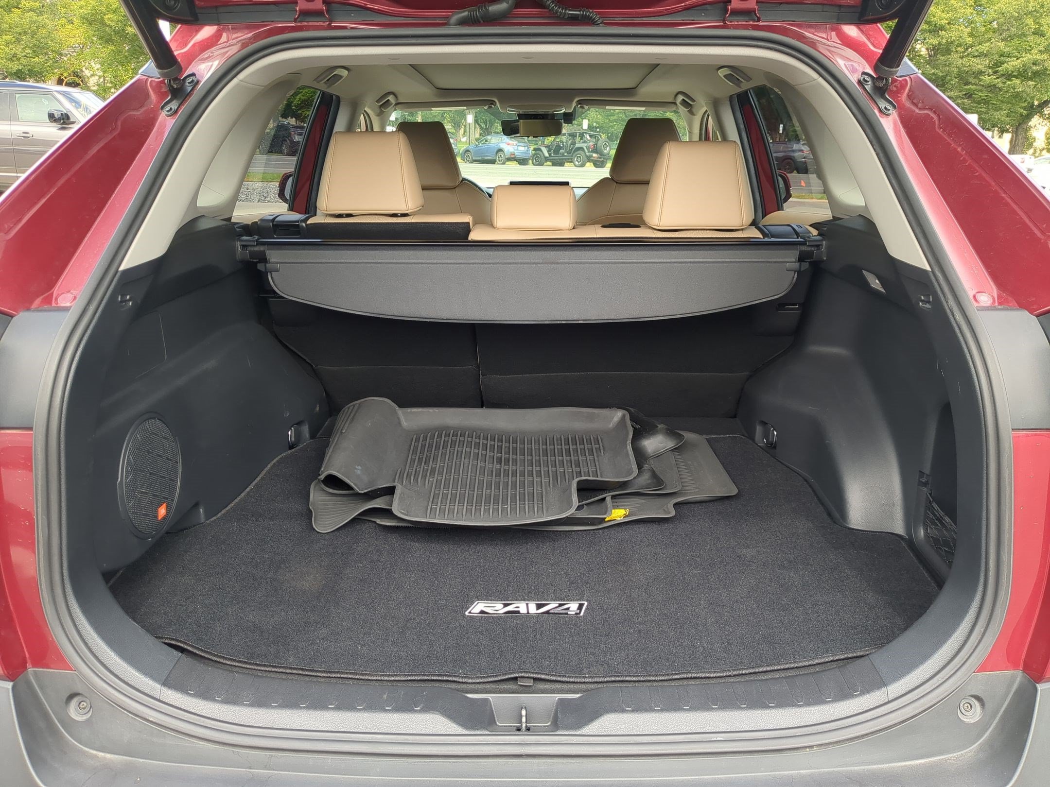 Used 2021 Toyota RAV4 Limited AWD/4WD image 31