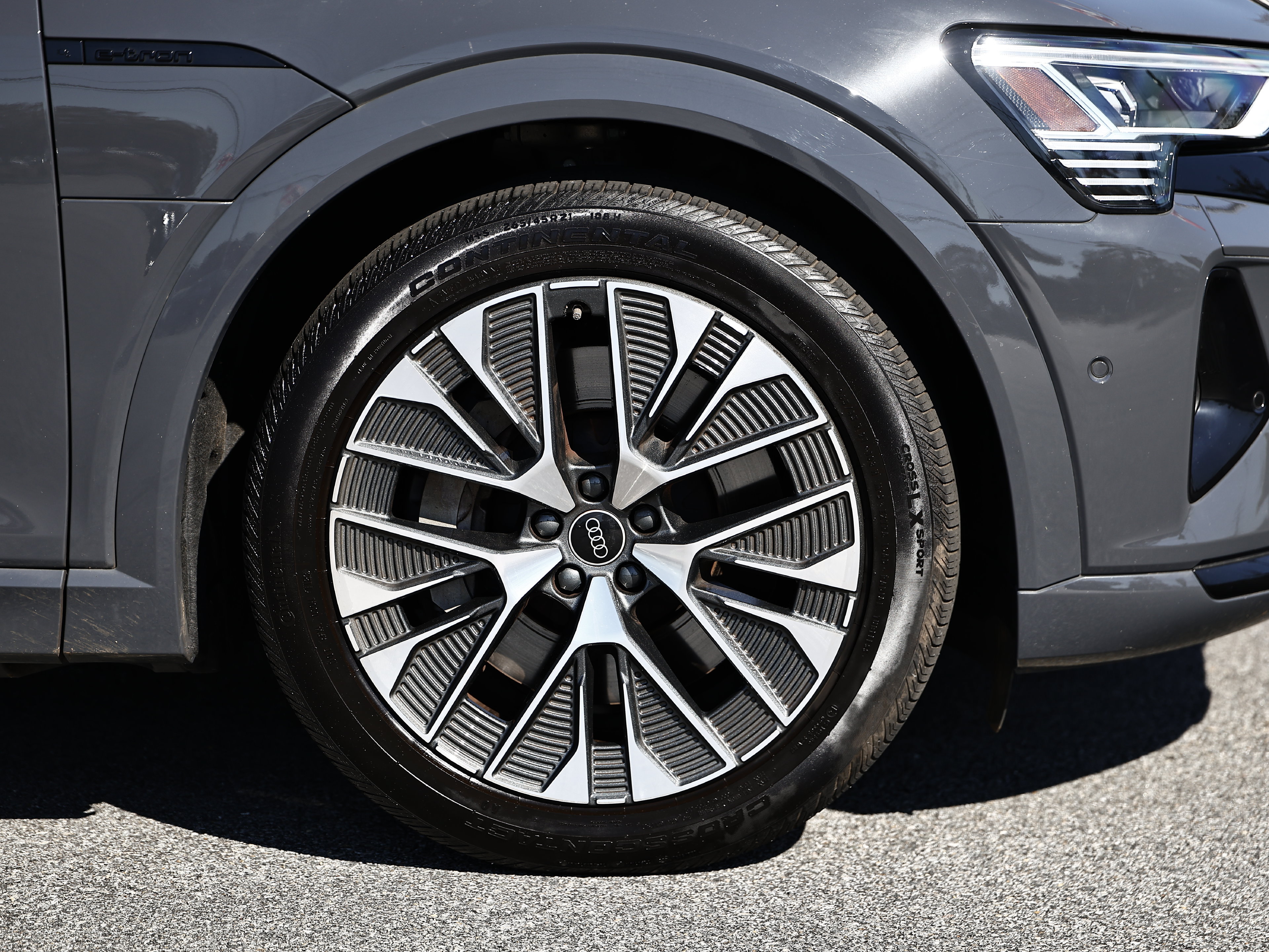 Used 2024 Audi Q8 e-tron Premium Plus AWD/4WD image 5