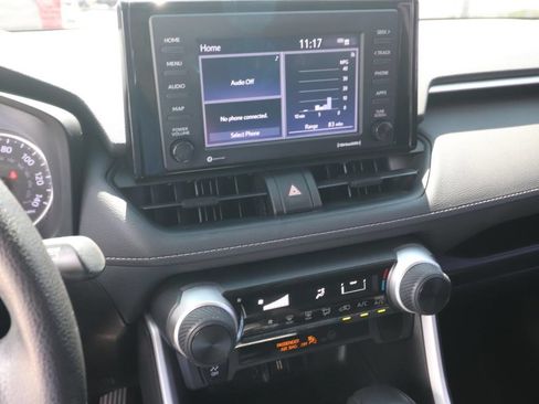 Used 2021 Toyota RAV4 LE FWD image 19