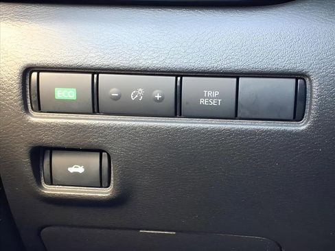 Used 2023 Nissan Sentra SV image 12