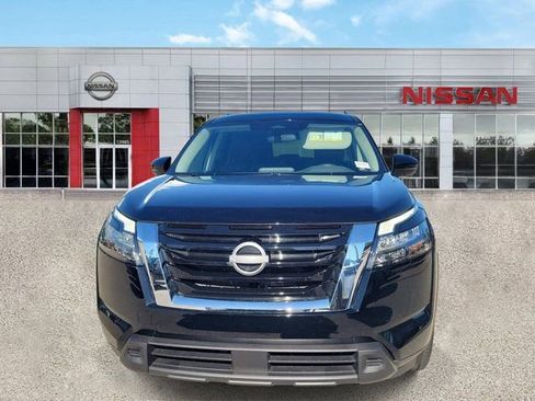 Certified 2025 Nissan Pathfinder SV FWD image 11