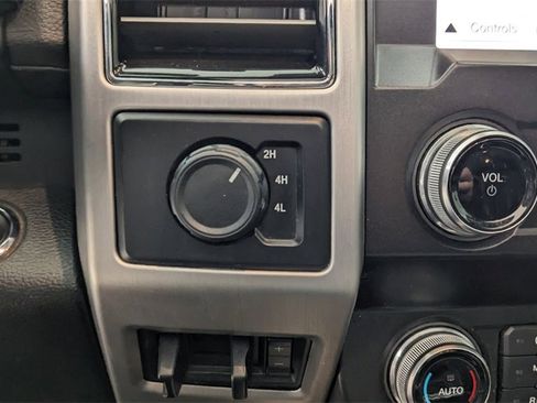 Certified 2019 Ford F450 Platinum w/ Platinum Ultimate Package image 32