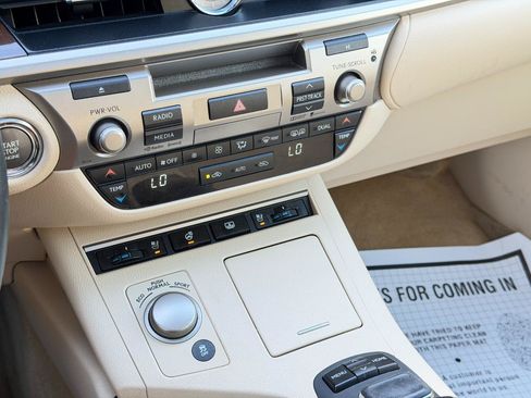 Used 2015 Lexus ES 350 w/ Luxury Package FWD image 24