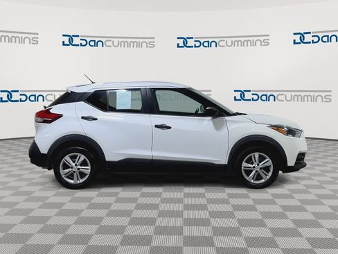 Used 2018 Nissan Kicks S FWD image 9