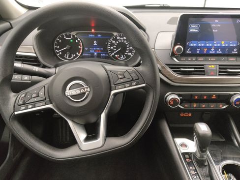 Used 2024 Nissan Altima 2.5 SV image 22