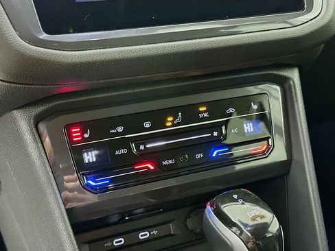 Used 2024 Volkswagen Tiguan SE image 21