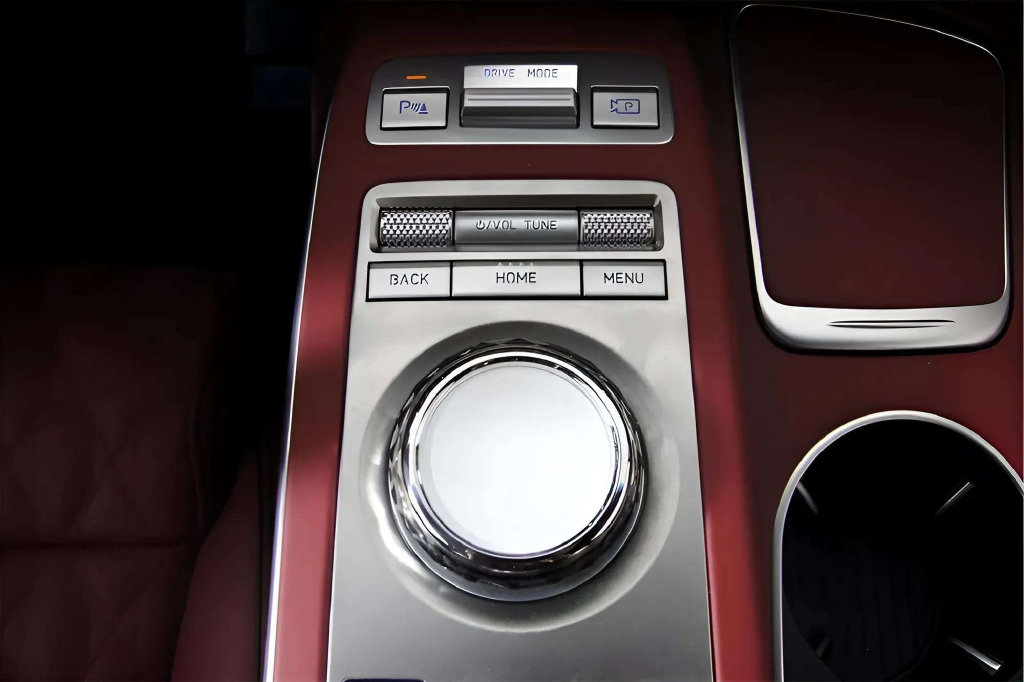 Used 2025 Genesis GV70 3.5T Sport w/ Sport Advanced Package AWD/4WD image 24