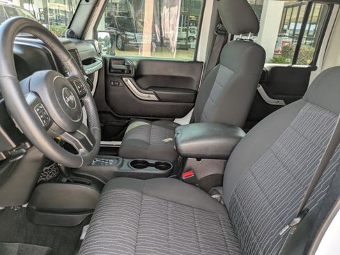 Used 2012 Jeep Wrangler Unlimited Sahara w/ Connectivity Group image 19