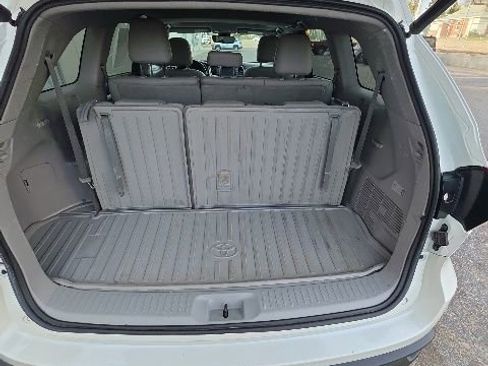 Used 2017 Toyota Highlander XLE AWD/4WD image 18