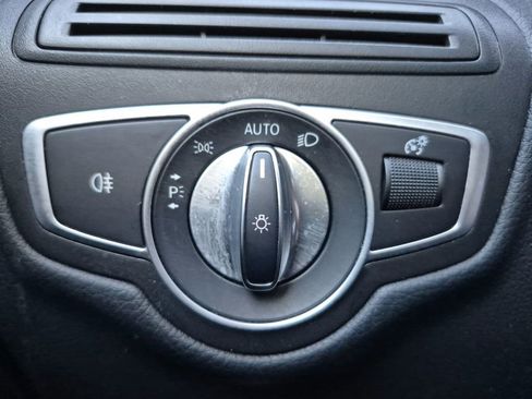 Used 2019 Mercedes-Benz GLC 300 4MATIC image 26