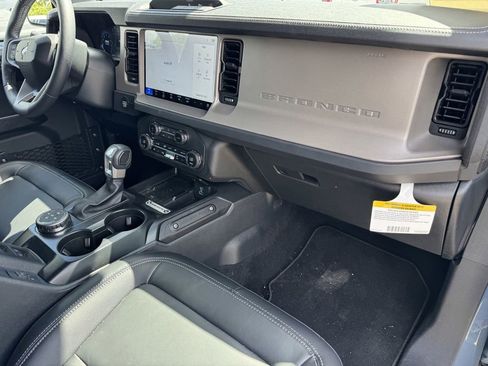 Used 2025 Ford Bronco Outer Banks AWD/4WD image 7