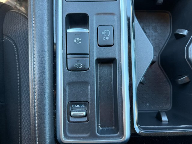 Used 2025 Nissan Pathfinder SV FWD image 29