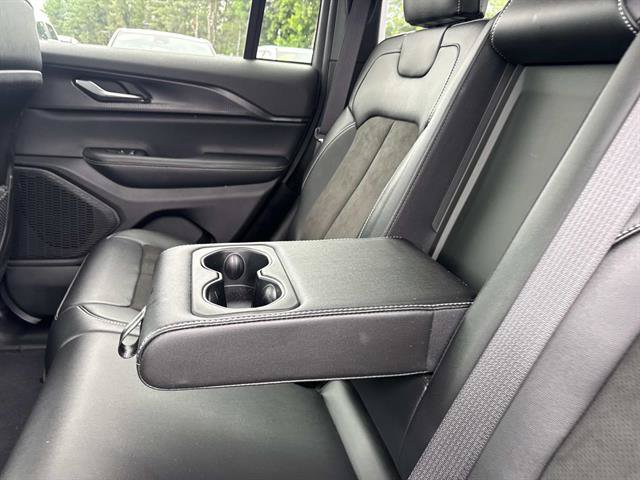 Used 2023 Jeep Grand Cherokee Altitude AWD/4WD image 11