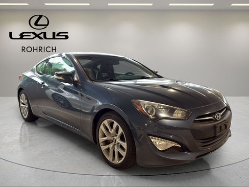 Used 2013 Hyundai Genesis 3.8 RWD image 4