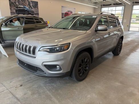 Certified 2020 Jeep Cherokee Latitude Lux w/ Comfort/Convenience Group AWD/4WD image 1