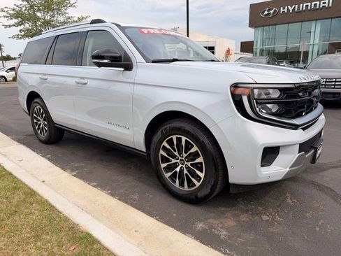 Used 2025 Ford Expedition Platinum AWD/4WD image 2