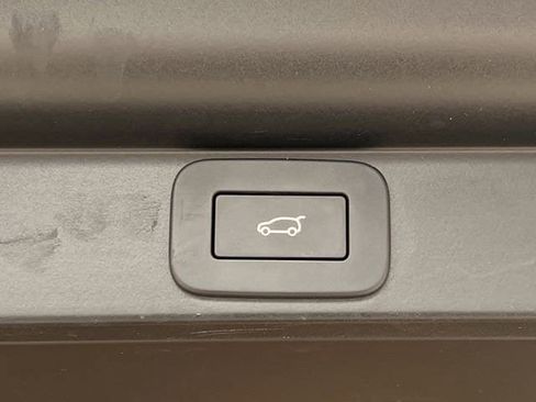 Used 2025 Land Rover Range Rover Long Wheelbase SE image 31