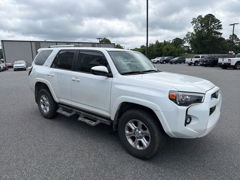 Used 2023 Toyota 4Runner SR5 AWD/4WD image 9