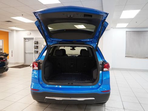 Used 2024 Chevrolet Equinox LT w/ LPO, Floor Liner Package FWD image 9