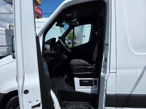 Used 2019 Mercedes-Benz Sprinter 144 w/ Driver Convenience Package image 17