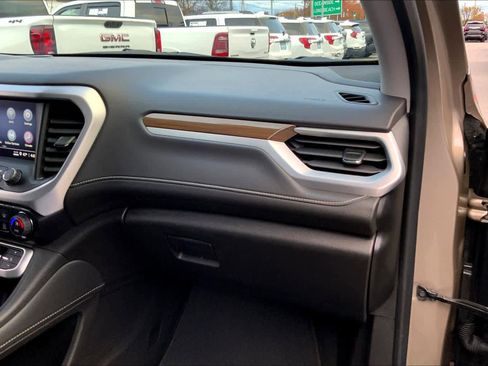 Certified 2023 GMC Acadia SLE w/ Driver Convenience Package image 16