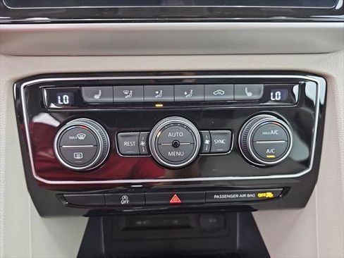 Used 2023 Volkswagen Atlas SEL R-Line AWD/4WD image 37