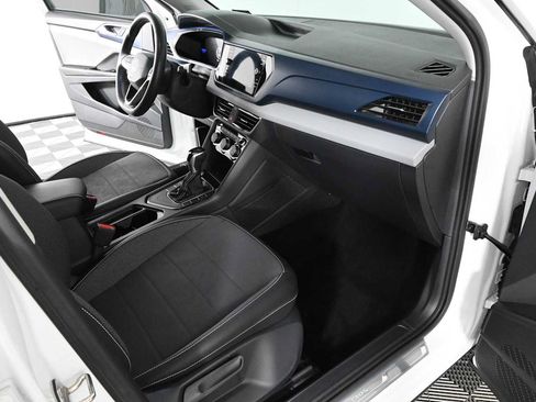 Certified 2023 Volkswagen Taos SE w/ Panoramic Sunroof Package FWD image 11