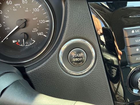 Used 2019 Nissan Rogue SL FWD image 25