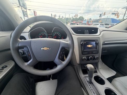 Used 2017 Chevrolet Traverse LS FWD image 4