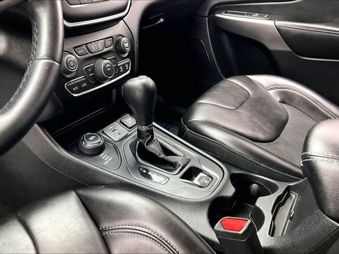 Used 2019 Jeep Cherokee Latitude Plus image 15