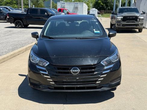 Used 2024 Nissan Versa S FWD image 3