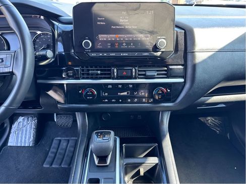 Used 2025 Nissan Pathfinder SV image 20