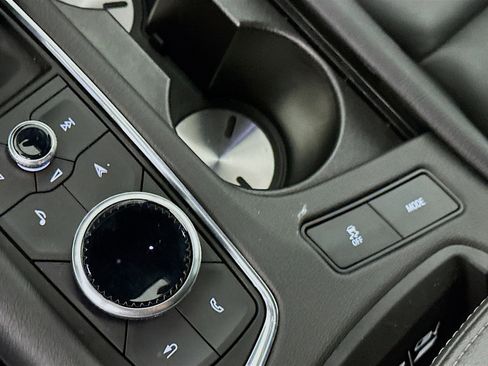 Used 2025 Cadillac XT6 Premium Luxury image 26