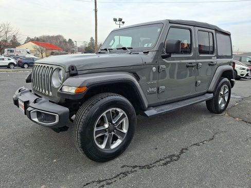 Used 2018 Jeep Wrangler Unlimited Sahara image 3