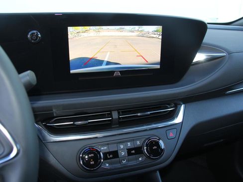 Used 2025 Buick Envista Preferred w/ Convenience I Package image 18