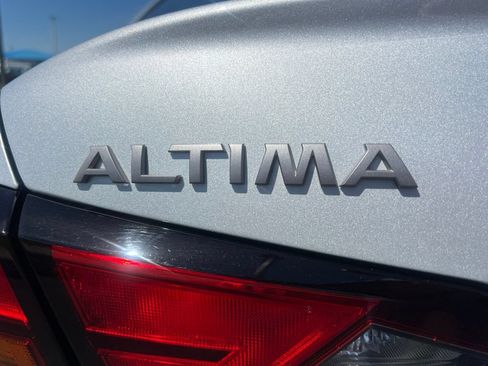Used 2025 Nissan Altima 2.5 SR FWD image 21