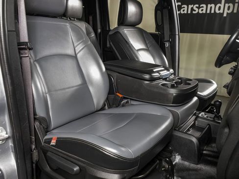 Used 2022 RAM 2500 Tradesman w/ Chrome Appearance Group image 29