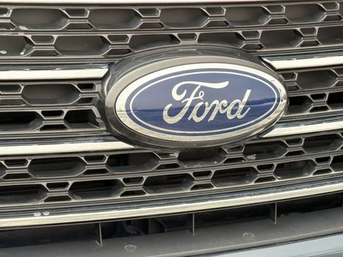 Certified 2022 Ford Explorer XLT image 12