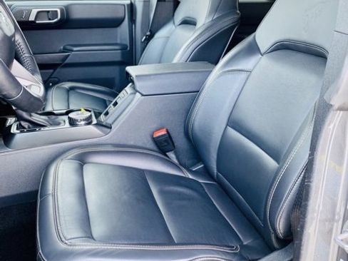 Used 2025 Ford Bronco Badlands image 10