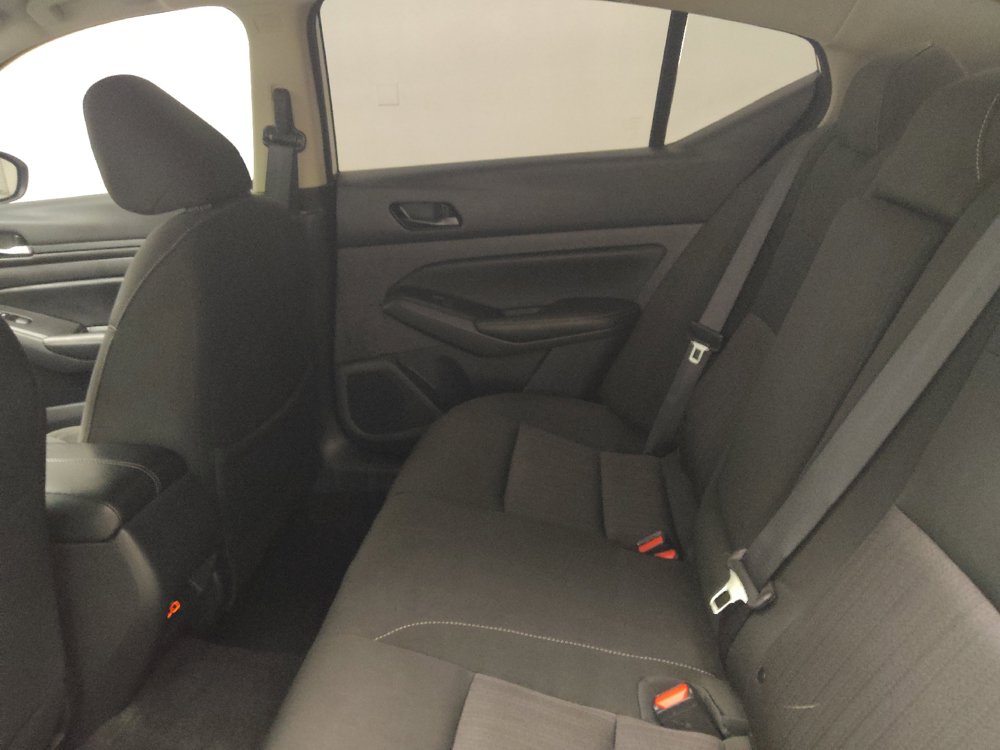 Used 2025 Nissan Altima 2.5 SV FWD image 18