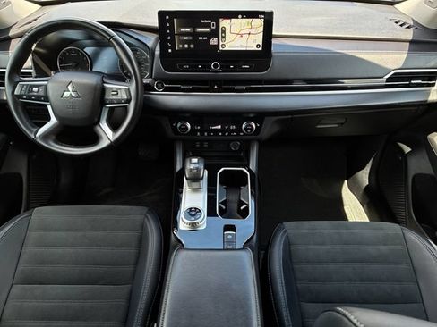 Used 2025 Mitsubishi Outlander SE AWD/4WD image 9