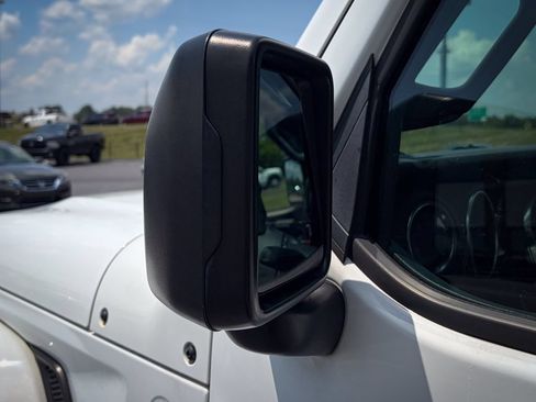 Used 2018 Jeep Wrangler Unlimited Sahara w/ Dual Top Group AWD/4WD image 6