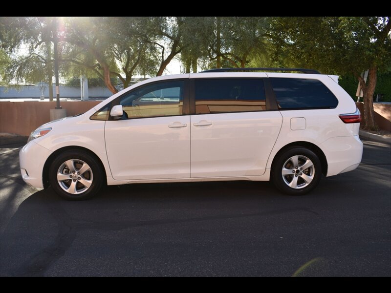 Used 2017 Toyota Sienna LE FWD image 4