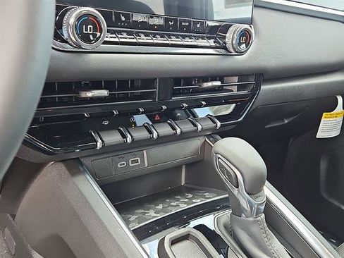 New 2026 GMC Canyon Elevation w/ Convenience Package image 17