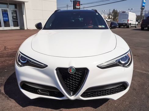 Used 2023 Alfa Romeo Stelvio Veloce image 2