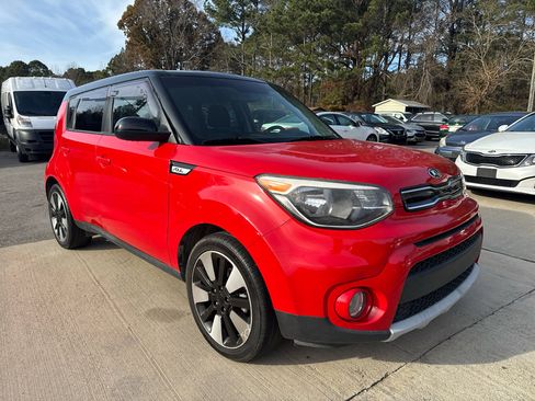 Used 2019 Kia Soul + image 4