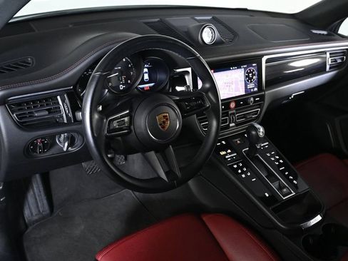 Certified 2022 Porsche Macan AWD/4WD image 4