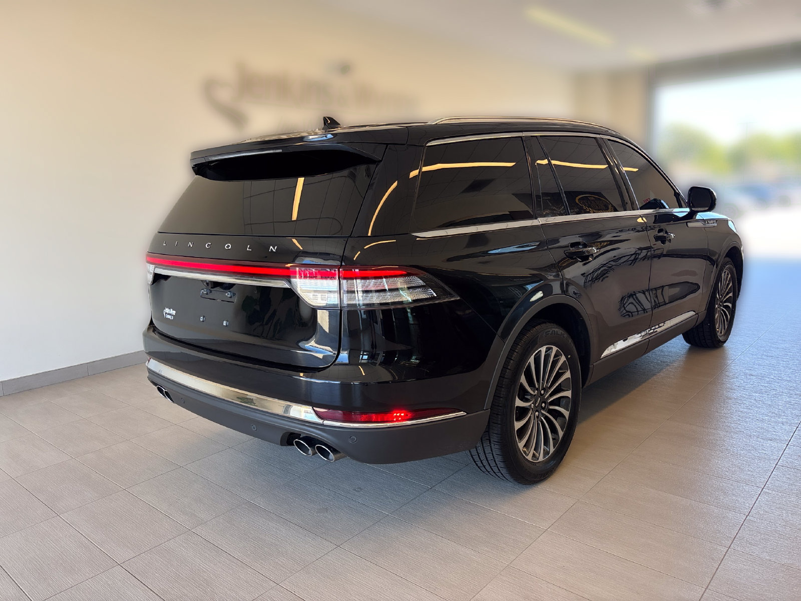 Certified 2023 Lincoln Aviator Reserve AWD/4WD image 2