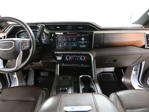 Used 2024 GMC Sierra 3500 Denali w/ Denali Reserve Package AWD/4WD image 2